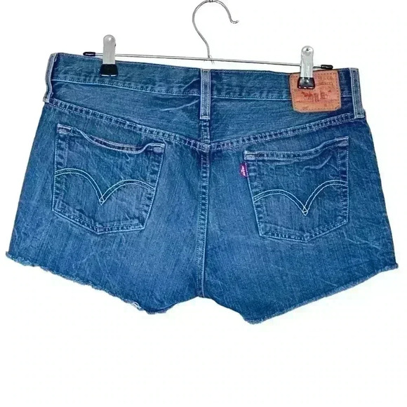 Levi’s 501 Original Denim Shorts Mid Rise | Medium Wash Blue | SZ 26 - Picture 2 of 9